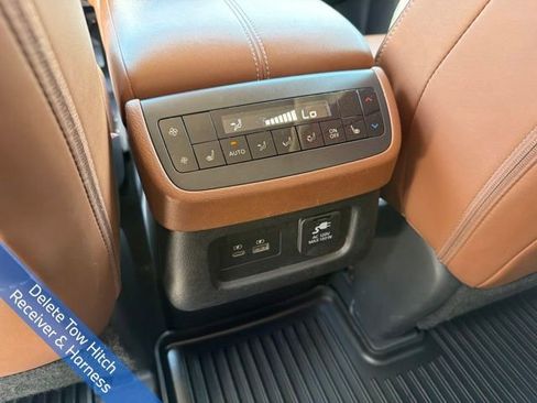 Used 2023 Nissan Pathfinder Platinum FWD image 19