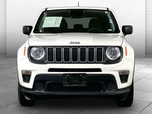 Used 2023 Jeep Renegade Latitude AWD/4WD image 2
