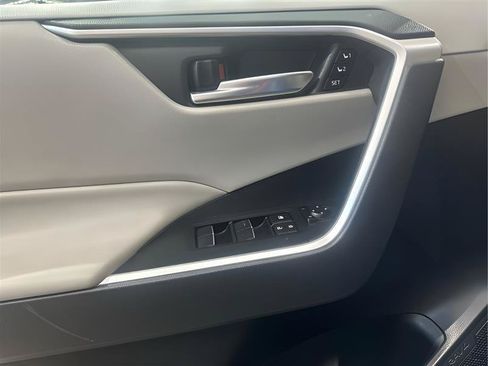 Used 2019 Toyota RAV4 XLE Premium w/ Cold Weather Package AWD/4WD image 8