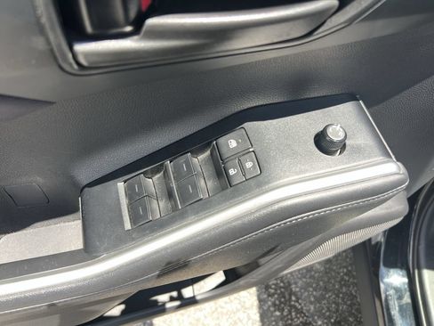 Used 2025 Toyota Highlander LE FWD image 15