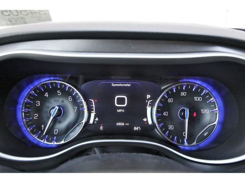 Used 2023 Chrysler Pacifica Touring-L FWD image 13