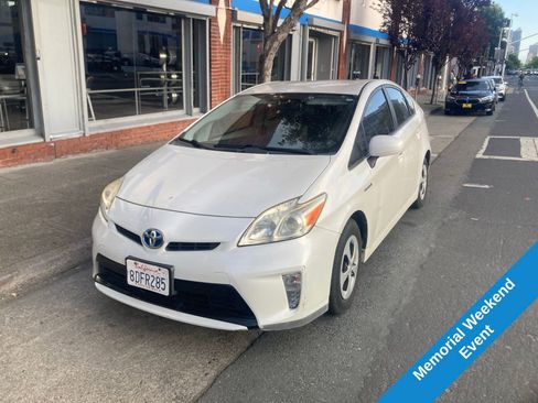 Used 2015 Toyota Prius Four w/ Preferred Accessory Package FWD image 16