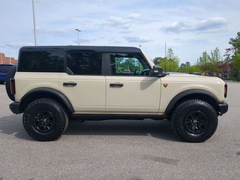 Certified 2025 Ford Bronco Badlands image 3