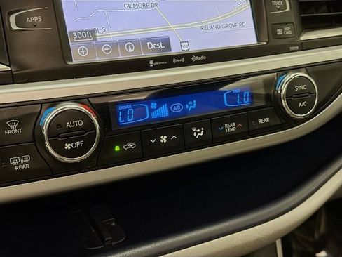Used 2016 Toyota Highlander XLE AWD/4WD image 16