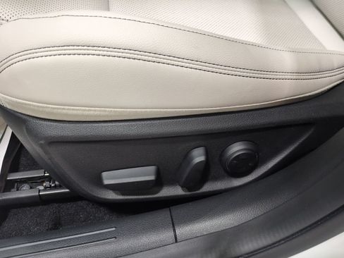 Used 2025 Genesis G70 2.5T AWD/4WD image 18
