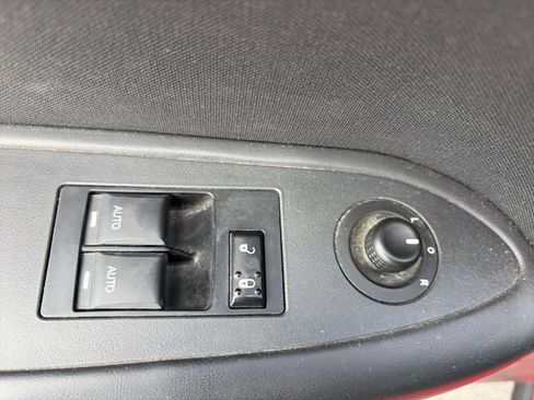 Used 2014 Dodge Challenger SXT RWD image 2