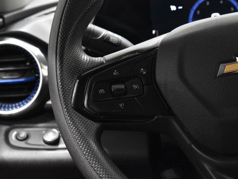 Used 2025 Chevrolet Trax LT FWD image 7