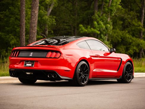 Used 2016 Ford Mustang Shelby GT350 w/ Technology Package RWD image 2