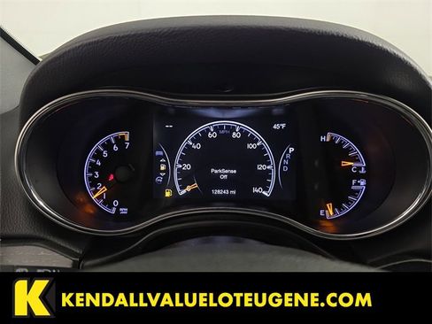 Used 2018 Jeep Grand Cherokee Laredo image 11