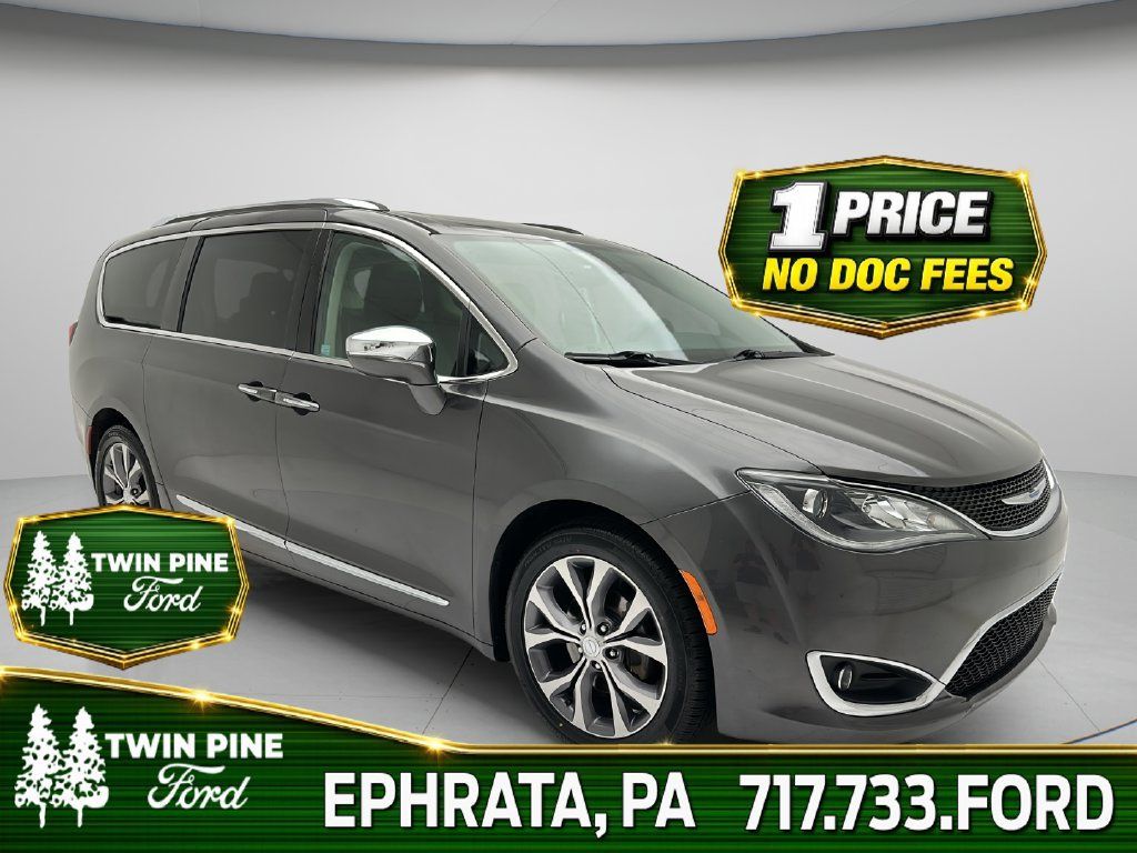 Used 2018 Chrysler Pacifica Limited w/ Tire & Wheel Group FWD image 1