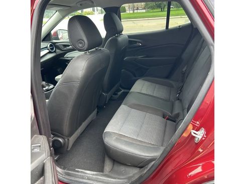 Used 2025 Chevrolet Trax LT FWD image 9