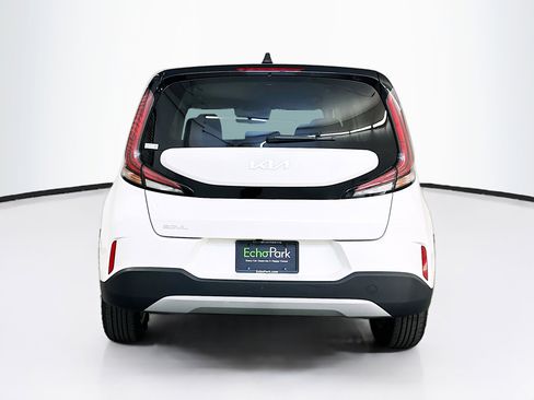 Used 2025 Kia Soul LX w/ LX Technology Package FWD image 7