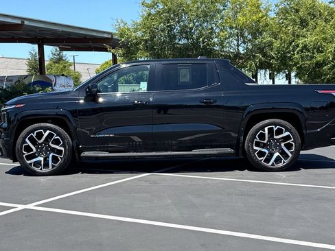 Used 2025 Chevrolet Silverado EV RST AWD/4WD image 14