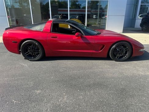 Used 2004 Chevrolet Corvette Coupe w/ Preferred Equipment Group RWD image 4