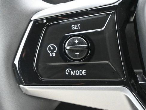 Used 2025 BMW 530i xDrive w/ Premium Package AWD/4WD image 8