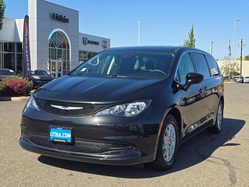 Used 2023 Chrysler Voyager LX FWD image 1