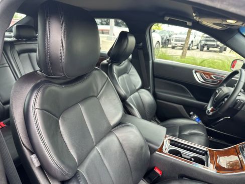 Used 2019 Lincoln Continental Select FWD image 35