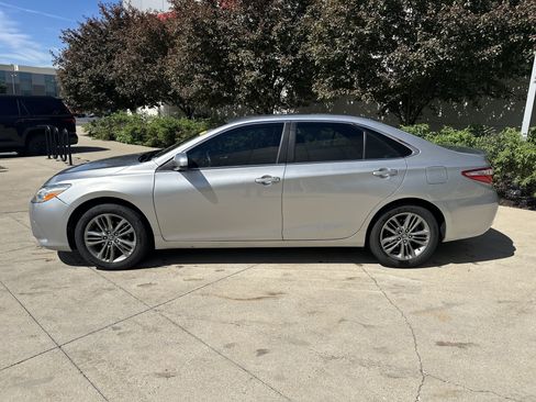 Used 2017 Toyota Camry SE FWD image 8