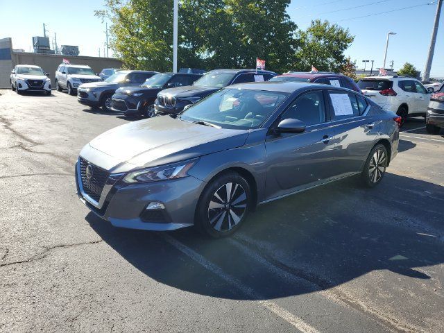Certified 2022 Nissan Altima 2.5 SV AWD/4WD image 2