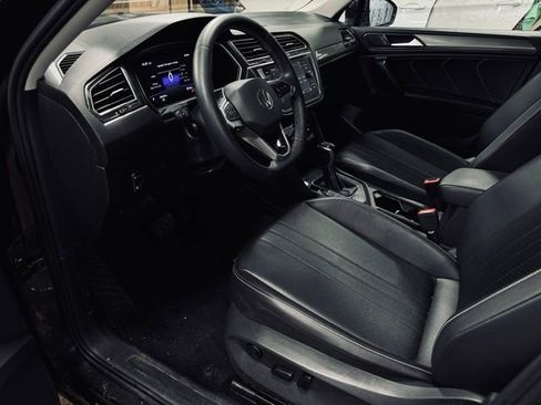 Used 2023 Volkswagen Tiguan SE w/ Panoramic Sunroof Package AWD/4WD image 19