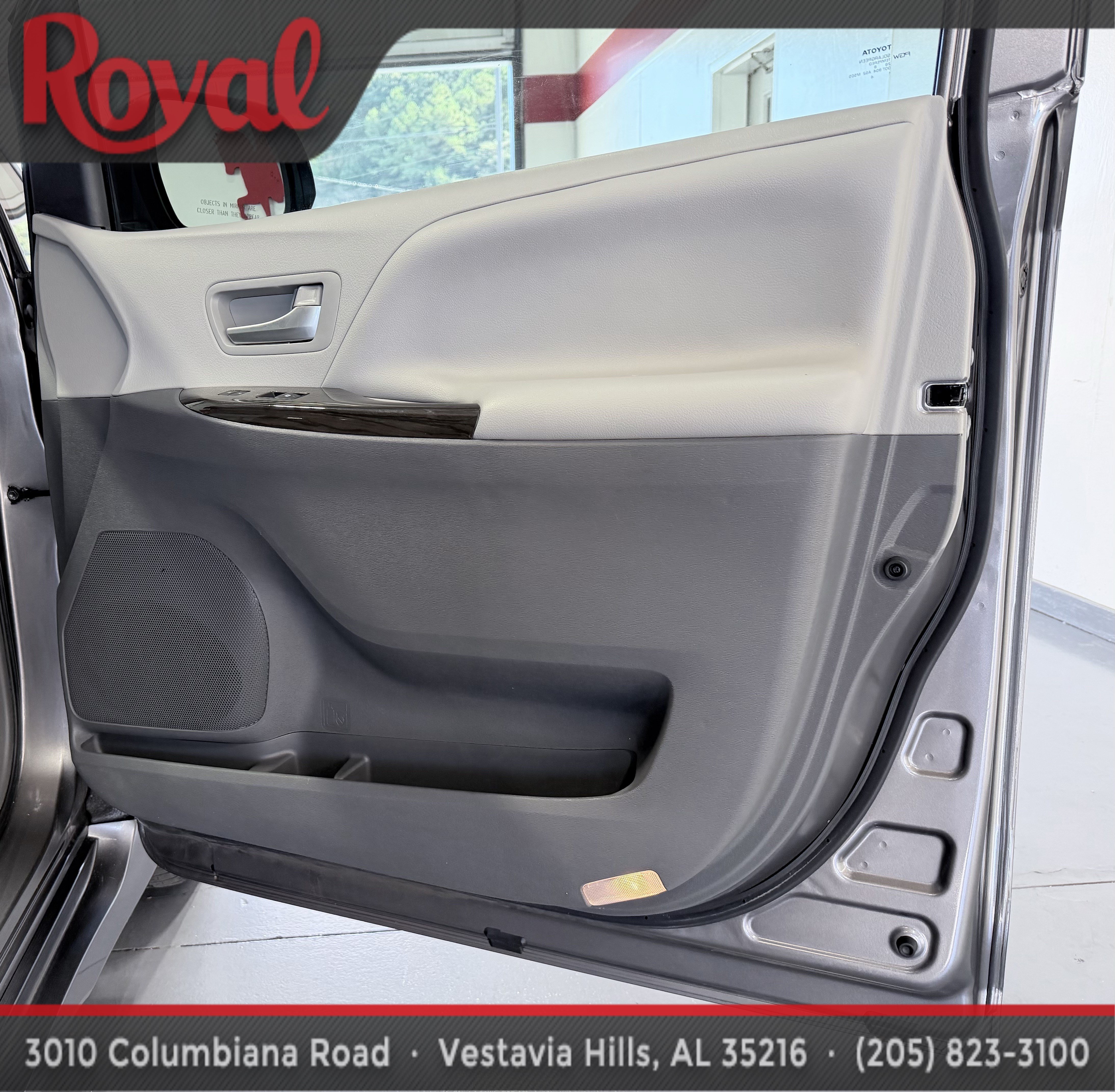 Used 2018 Toyota Sienna XLE w/ XLE Navigation Package FWD image 15