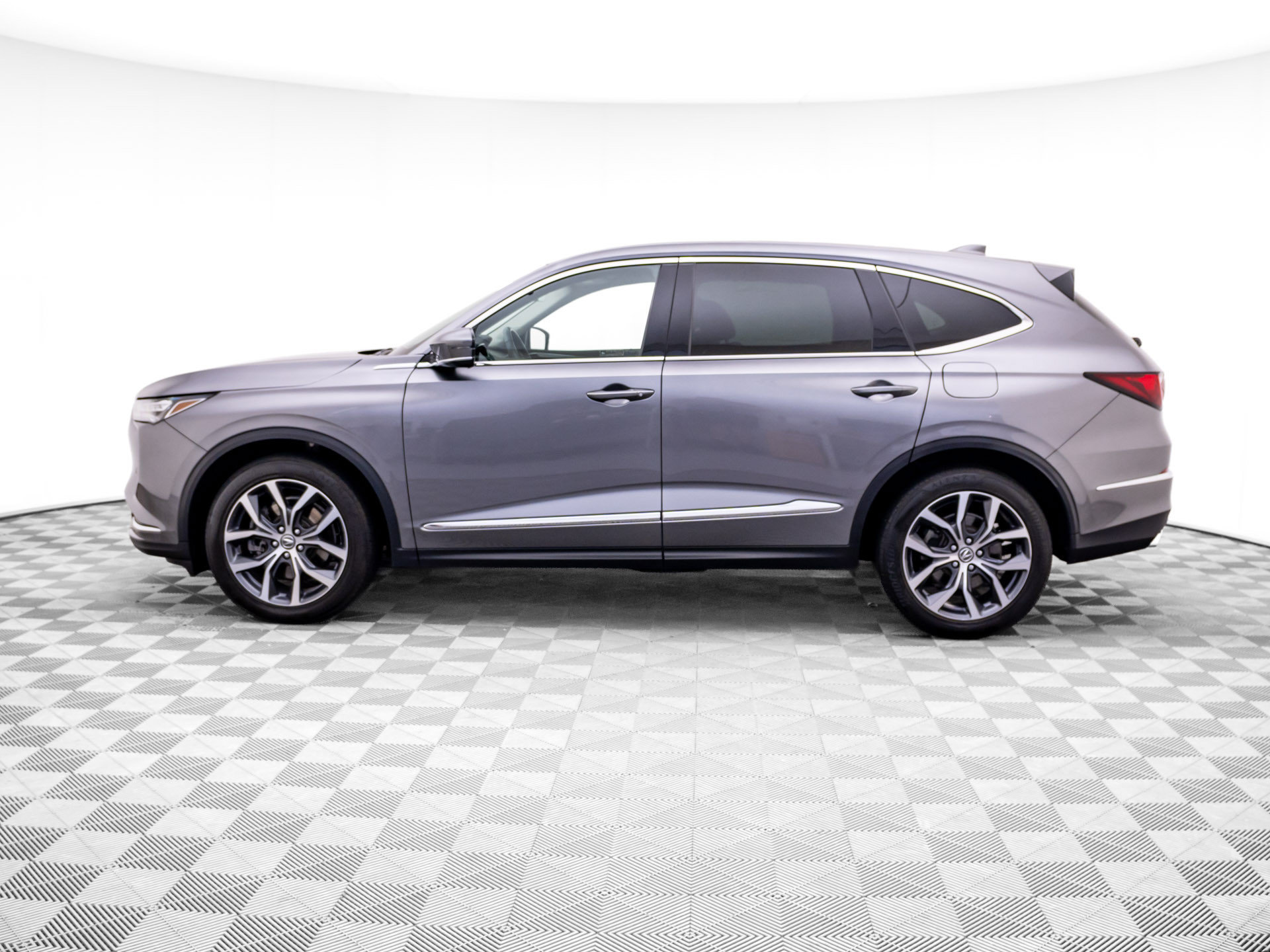 Used 2023 Acura MDX w/ Technology Package AWD/4WD image 2