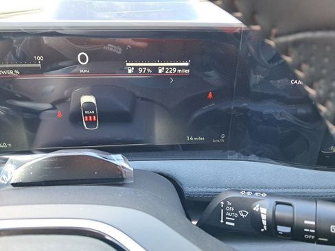 New 2025 Nissan Ariya Platinum image 17