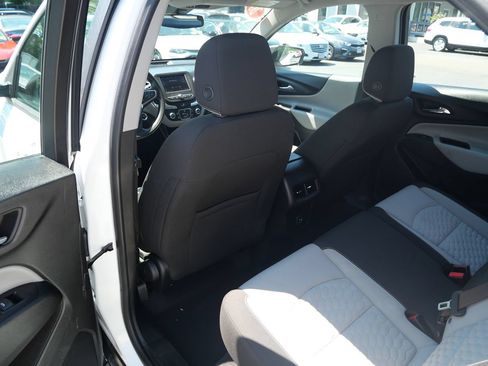 Used 2020 Chevrolet Equinox LS AWD/4WD image 23