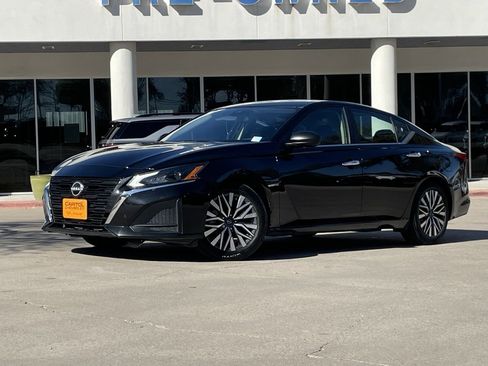 Used 2024 Nissan Altima 2.5 SV image 1