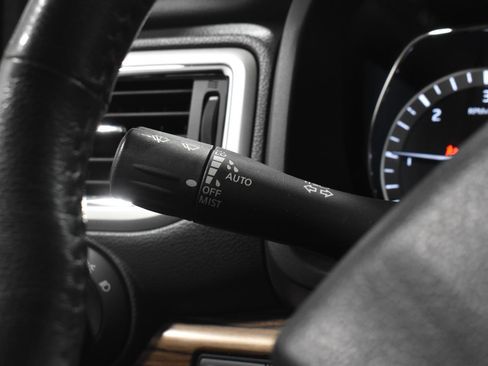 Used 2017 Nissan Titan SL image 12