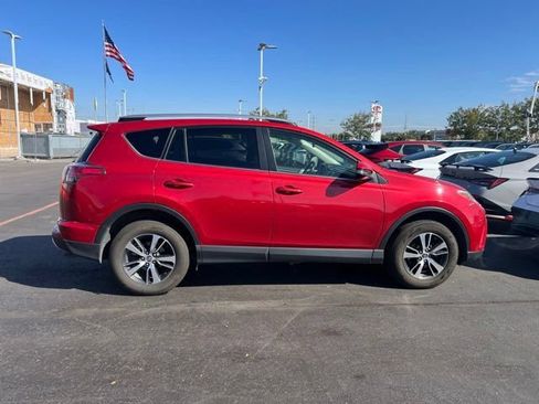 Used 2017 Toyota RAV4 XLE AWD/4WD image 7
