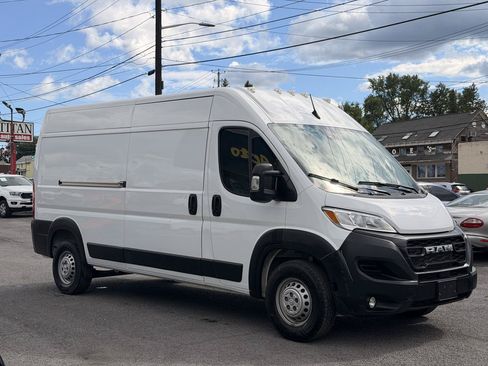 Used 2025 RAM ProMaster 2500 w/ Convenience Group FWD image 4