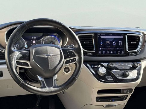 Used 2019 Chrysler Pacifica Touring-L Plus w/ Advanced Safetytec Group FWD image 26