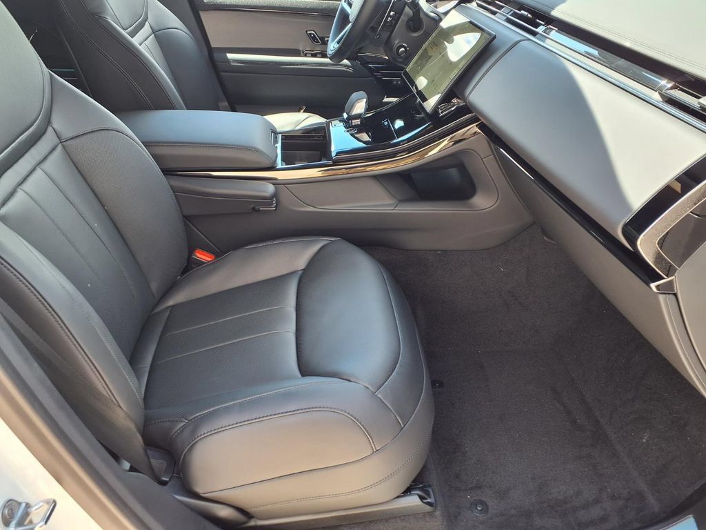 New 2026 Land Rover Range Rover Sport SE AWD/4WD image 7