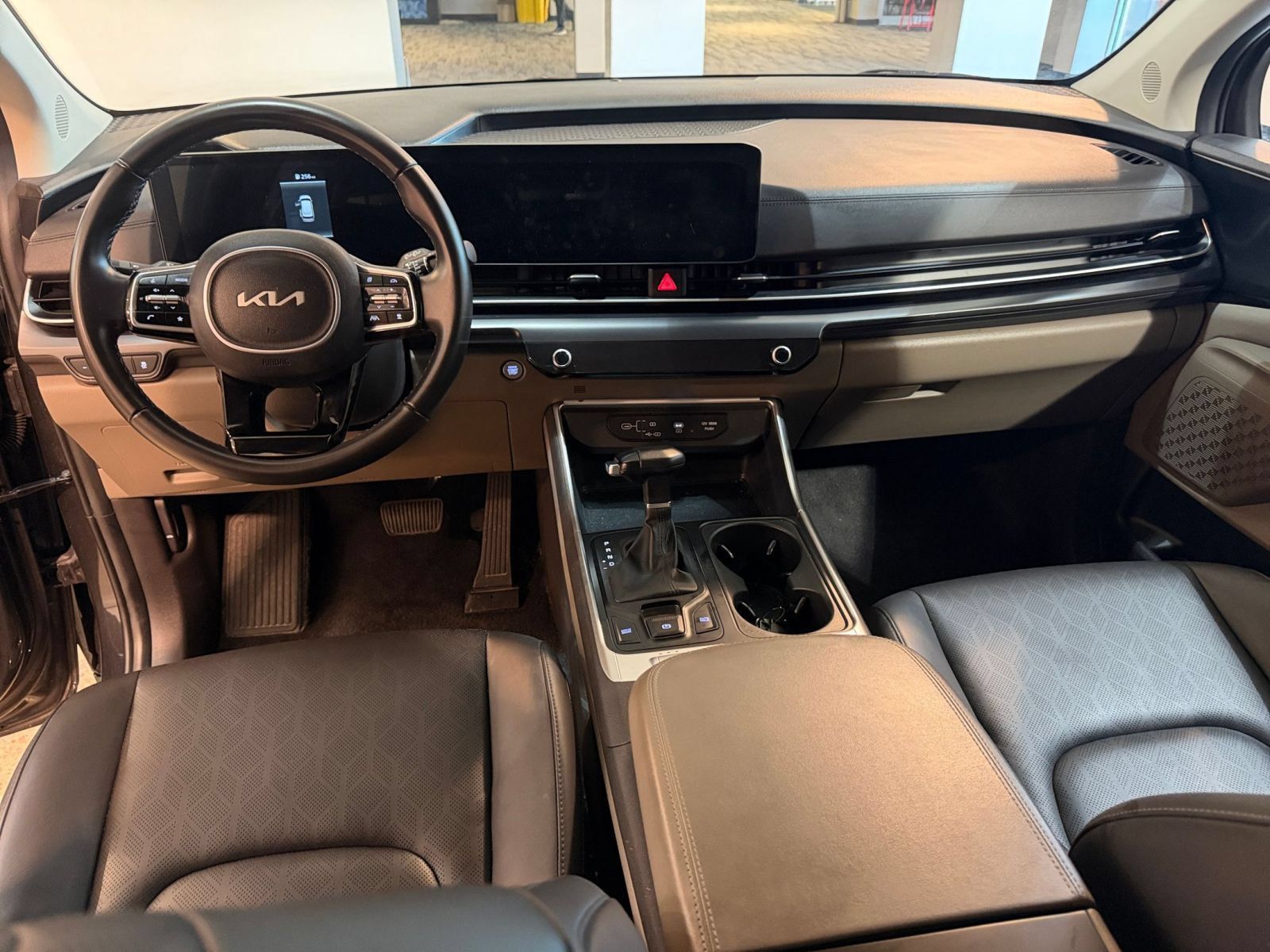 Used 2026 Kia Carnival FWD image 35
