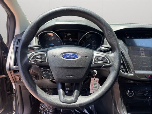 Used 2017 Ford Focus SE FWD image 17