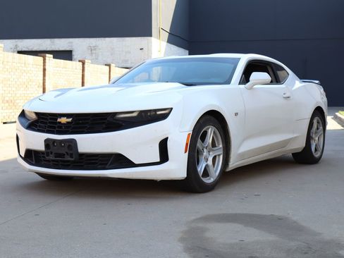 Used 2020 Chevrolet Camaro LT RWD image 2