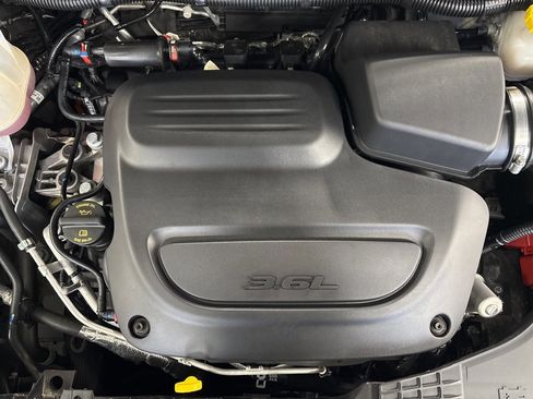 Used 2025 Chrysler Pacifica Limited image 45