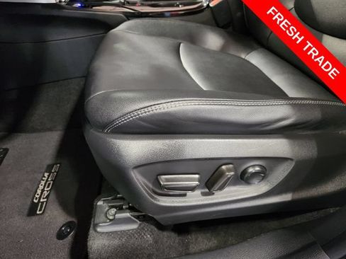 Used 2023 Toyota Corolla Cross XLE w/ Convenience Package FWD image 23