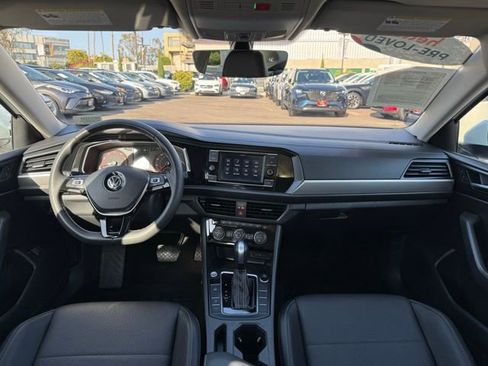 Used 2021 Volkswagen Jetta SE FWD image 13
