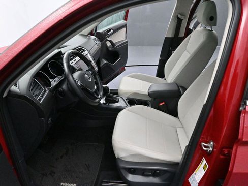 Used 2018 Volkswagen Tiguan SE w/ Panoramic Sunroof Package image 12