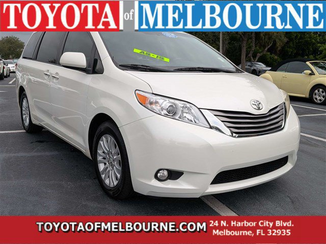 Used 2017 Toyota Sienna XLE Premium FWD image 1