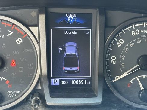 Used 2020 Toyota Tacoma TRD Off-Road w/ TRD Premium Off Road Package AWD/4WD image 17