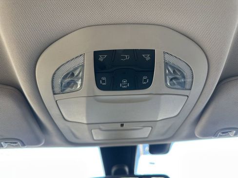 Used 2018 Chrysler Pacifica Touring-L image 24