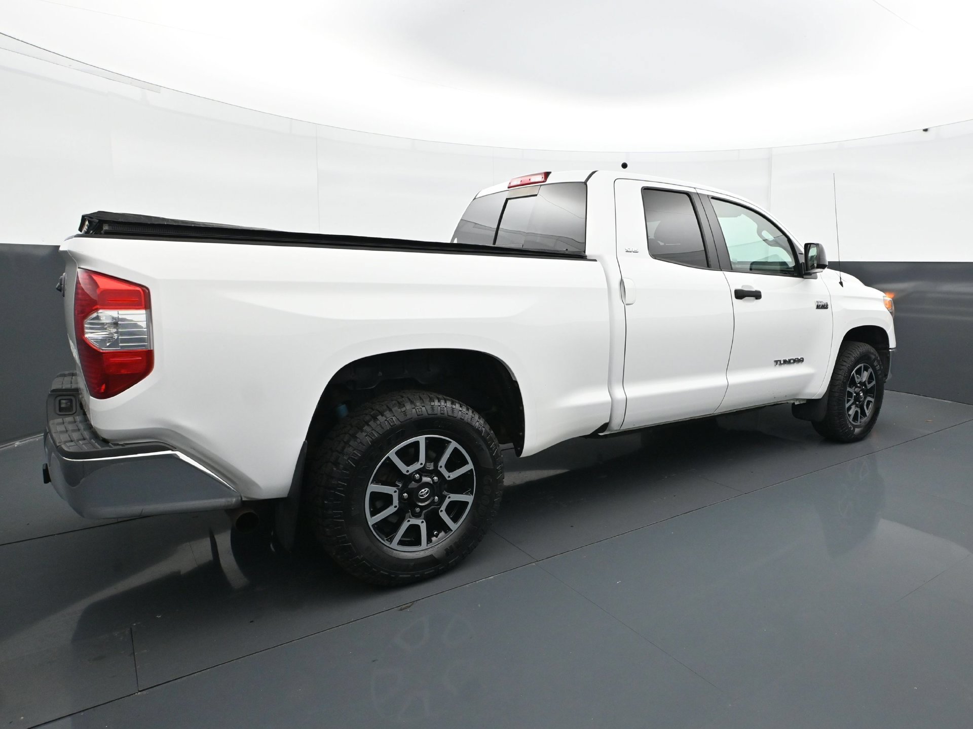 Used 2017 Toyota Tundra SR5 w/ TRD Off Road Package AWD/4WD image 7