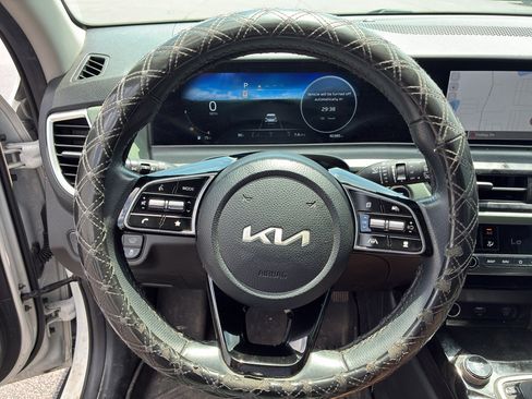 Used 2024 Kia Seltos SX w/ SX Sunroof Package AWD/4WD image 15