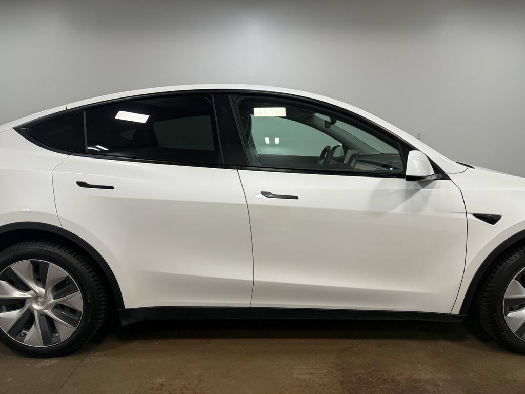 Used 2021 Tesla Model Y Long Range AWD/4WD image 31