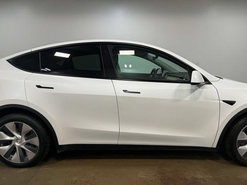 Used 2021 Tesla Model Y Long Range AWD/4WD image 31