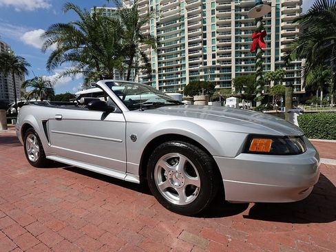 Used 2004 Ford Mustang Convertible image 1