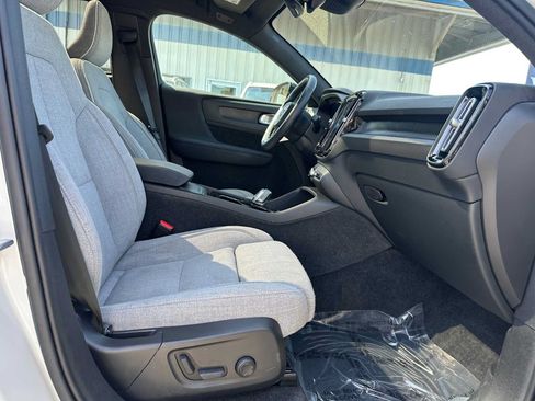 Certified 2023 Volvo C40 P8 Recharge Ultimate w/ Protection Package Premier AWD/4WD image 11